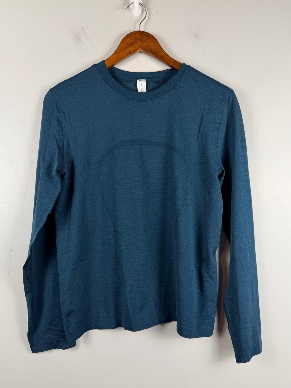 Lululemon Swiftly Relaxed Long-Sleeve Shirt in blue green size 2